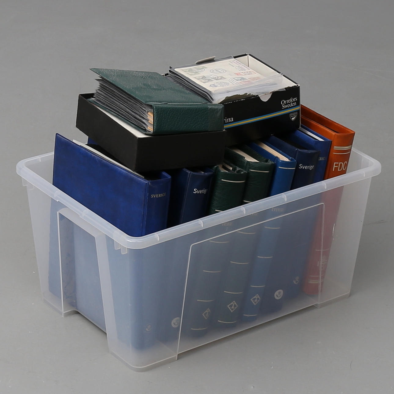 FRIMÄRKEN, förstadagsbrev, drygt 300 st, Sverige, samt album med frimärken från åren 1858- 2002.