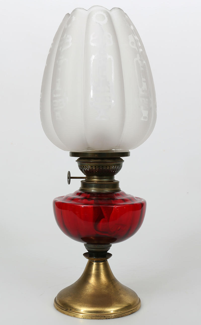 FOTOGENLAMPA, gulmetall och glas, 1900-talets första hälft.