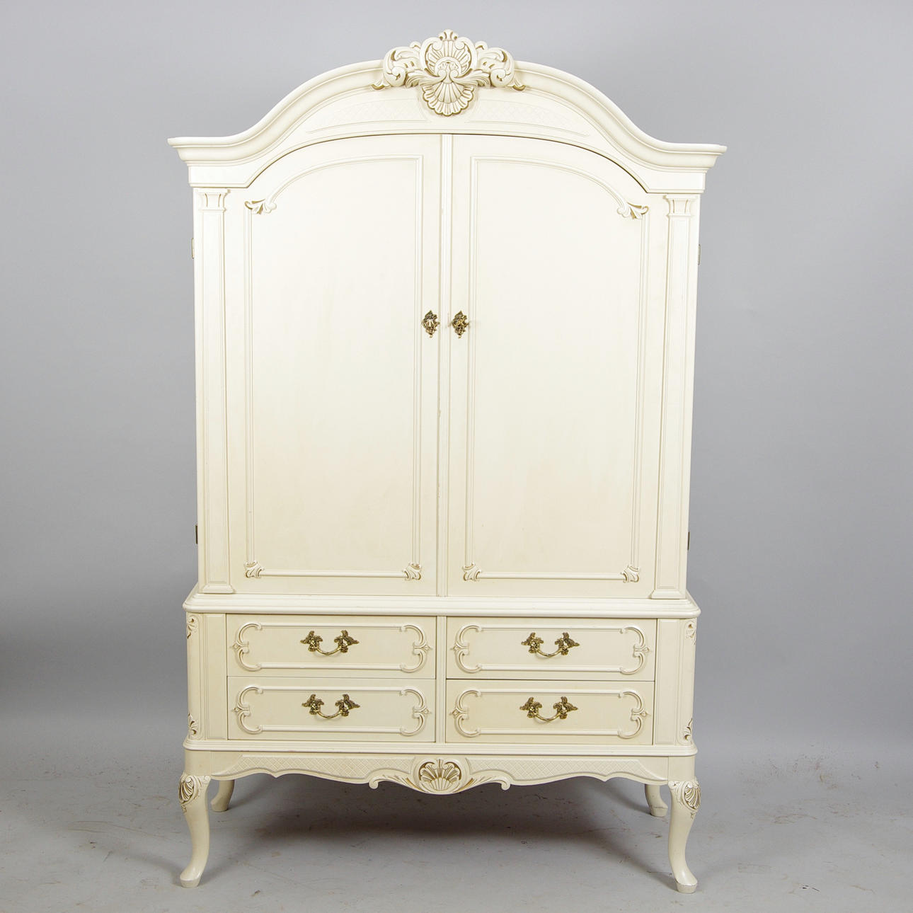 MATSALSSKÅP, vitmålat, rokokostil.