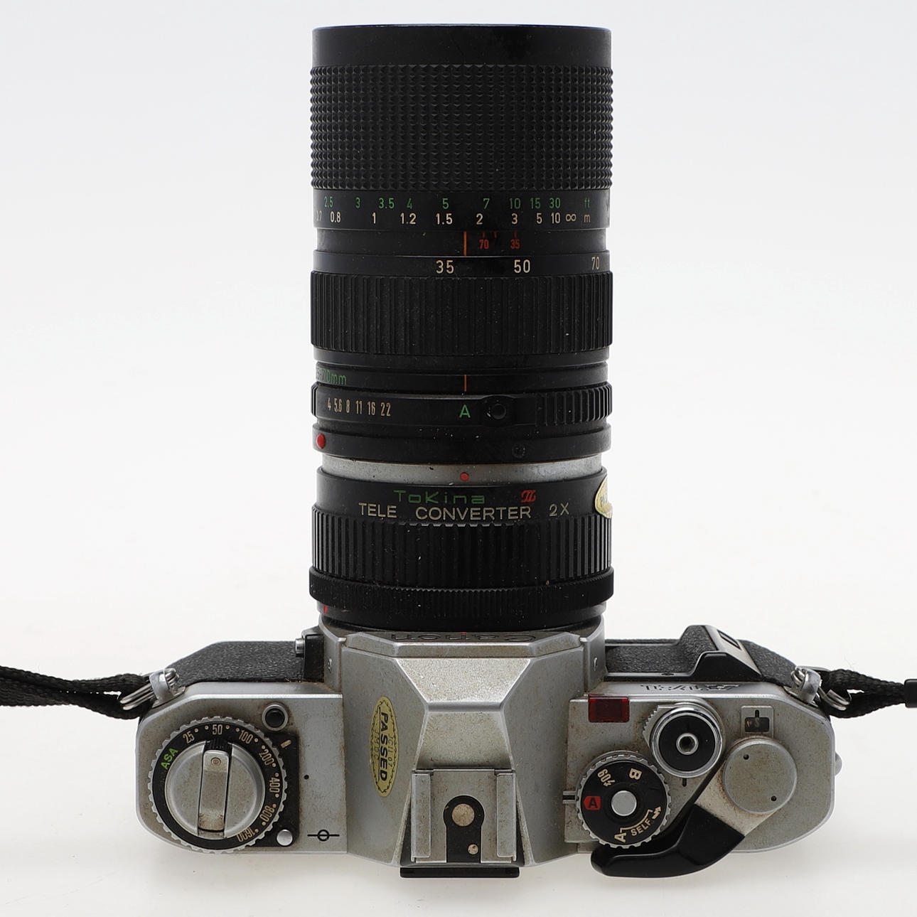 Una cámara Canon AV-1 de los años 70 y 80. Fotografía, cámaras y