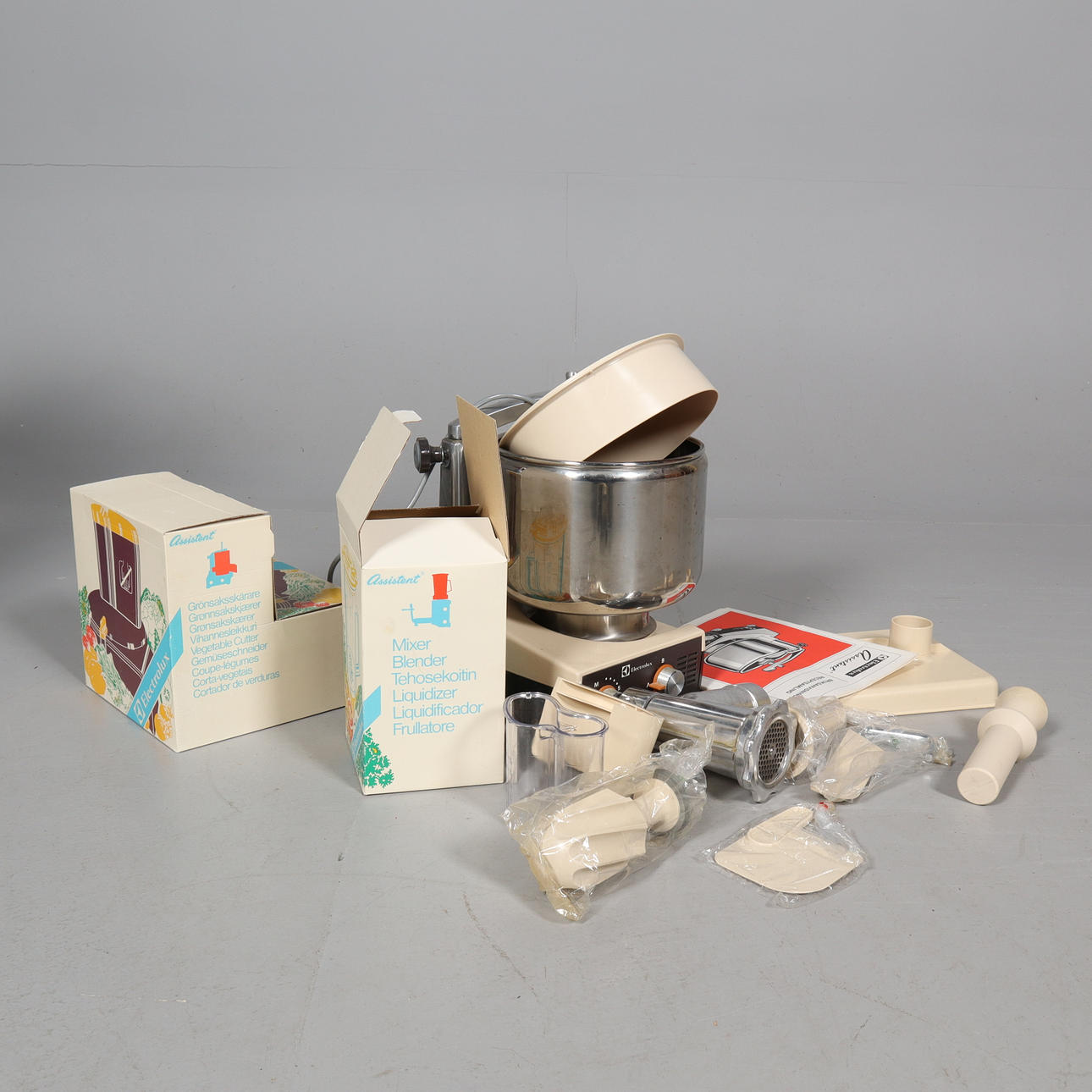 HUSHÅLLSASSISTENT med tillbehör, "Assistent" mod N.10, Electrolux.