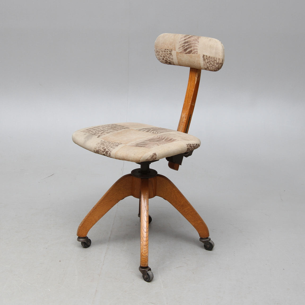 SKRIVBORDSSTOL, ek, 1900-talets första hälft.