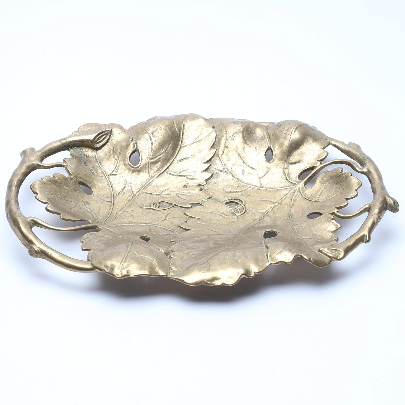 Ein Tablett im Jugendstil, gelbes Metall.