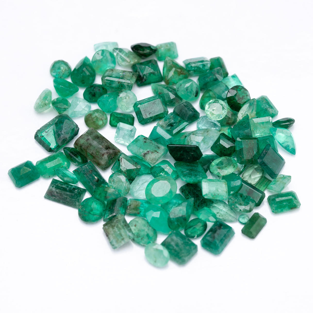 Loose emeralds ca. 60 ct.
