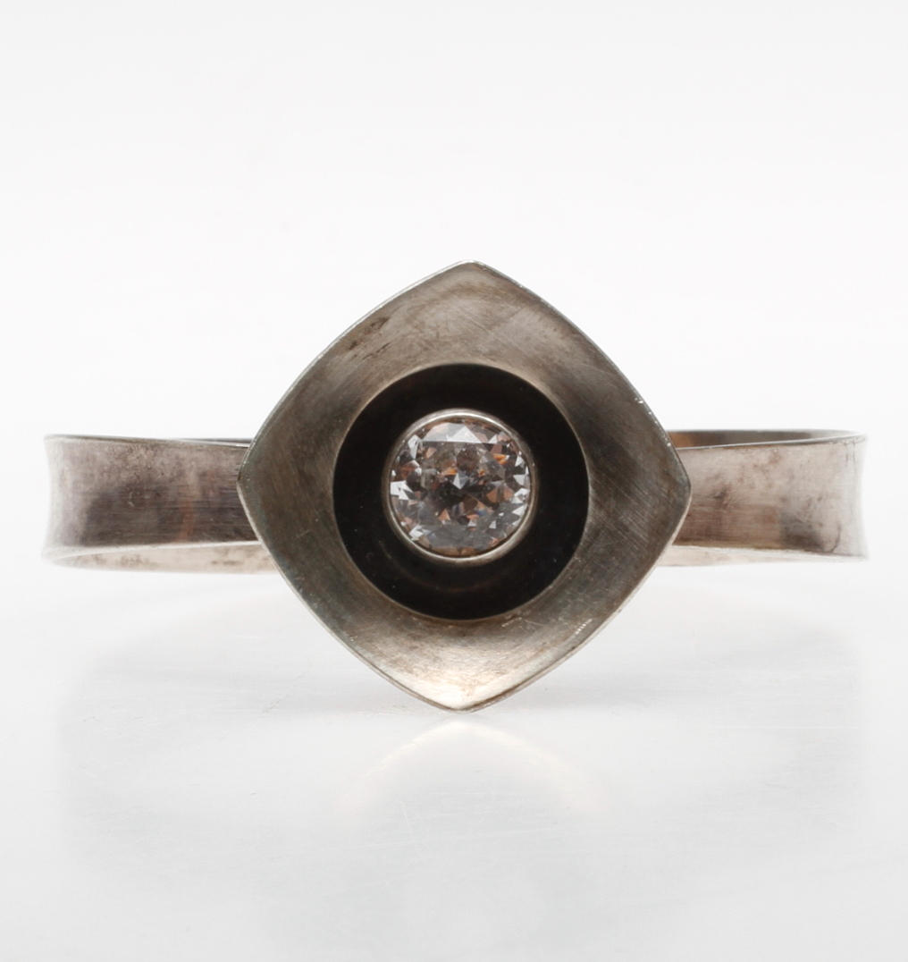 STEL ARMRING, SILVER, ALTON, med vit sten, vikt ca 25,5 gr.