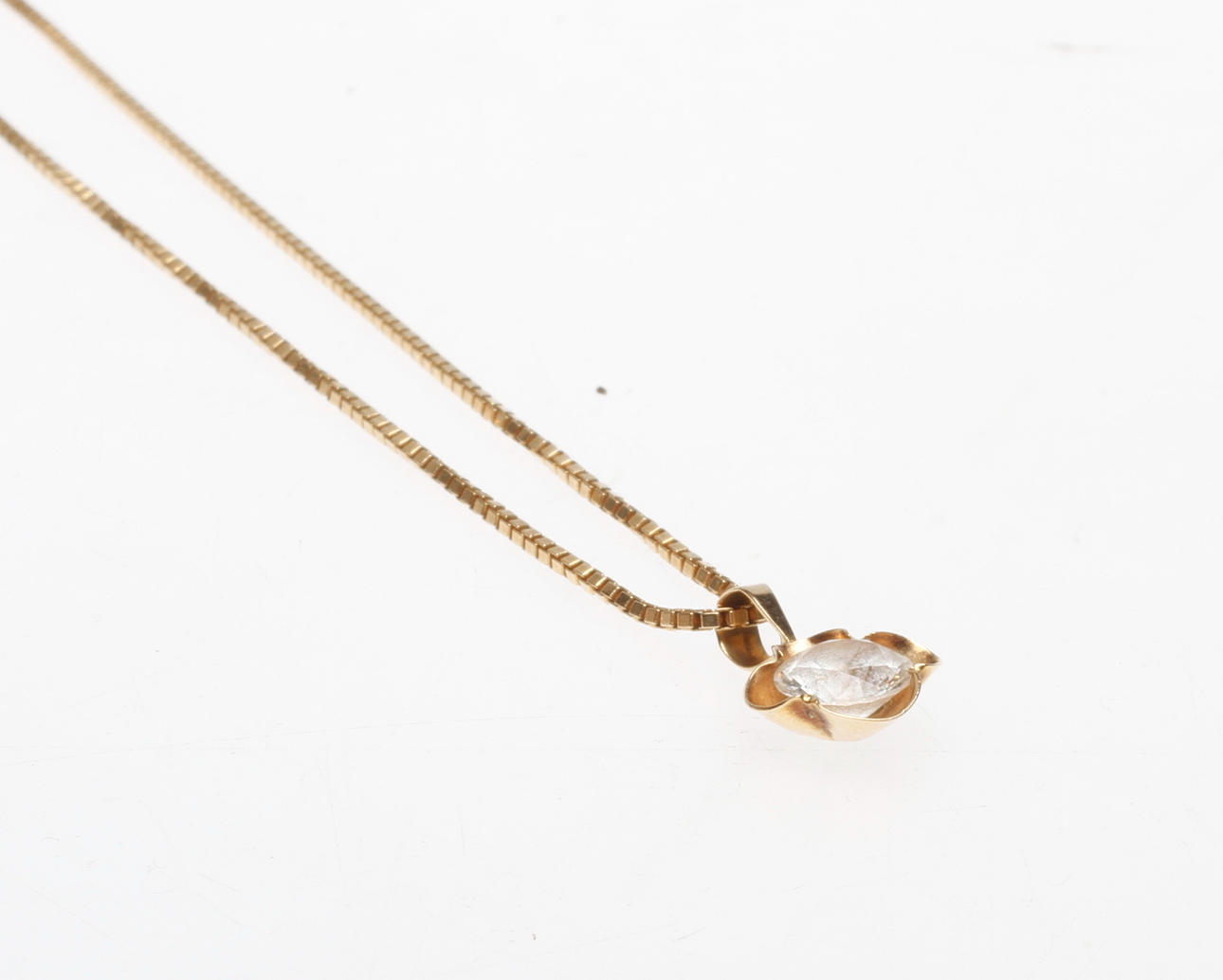 HALSKEDJA MED HÄNGE, 18k guld, vikt ca 4,5 gr.