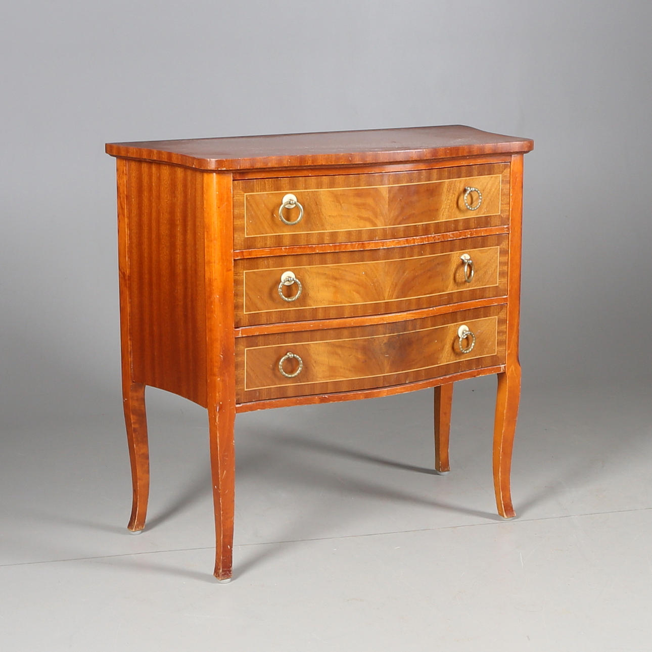 HALLBYRÅ, betsat trä, 1900-talets senare hälft.