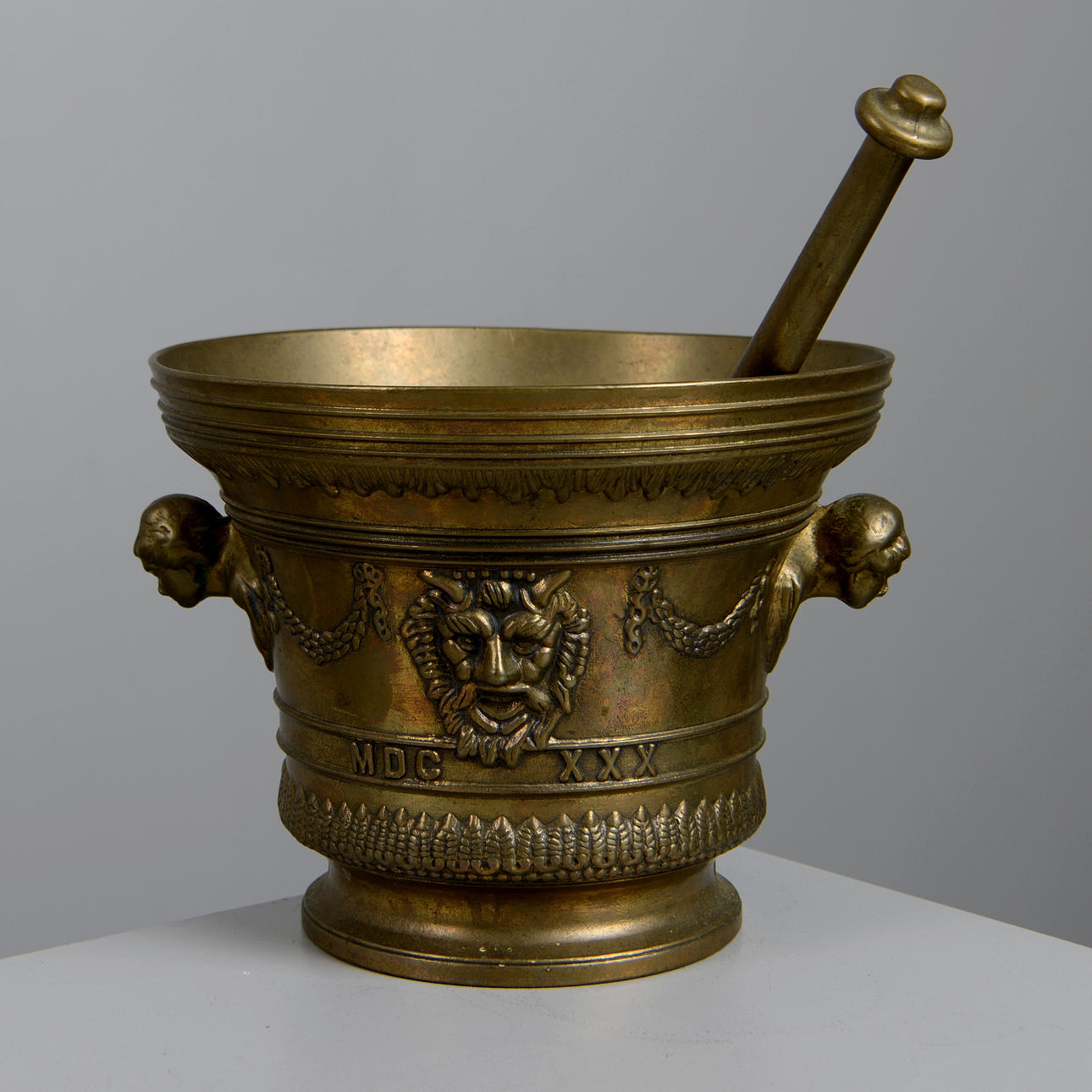 STOR MORTEL med STÖT, mässing, 1900-tal.