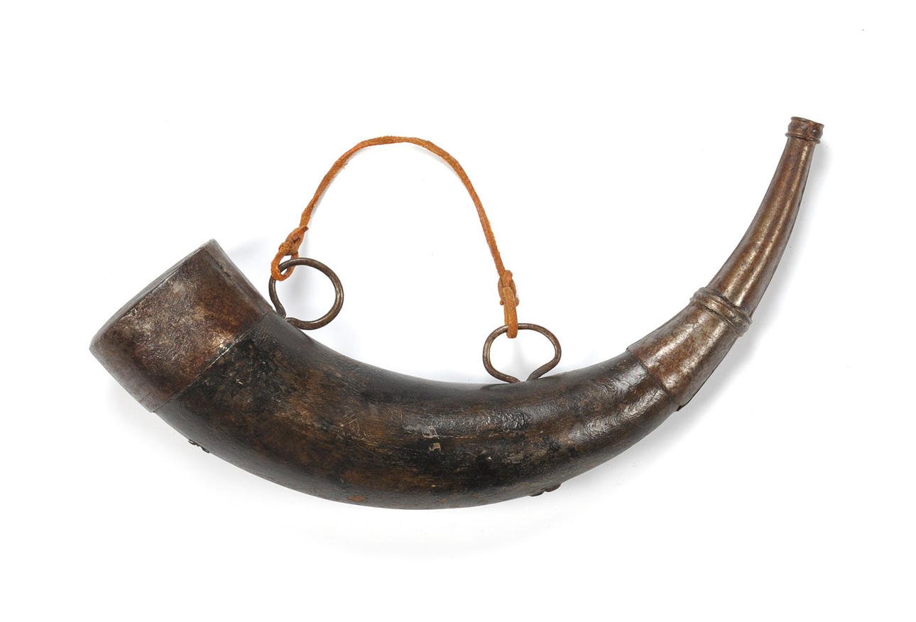 ANTIQUE POWDER BOTTLE, also powder horn.