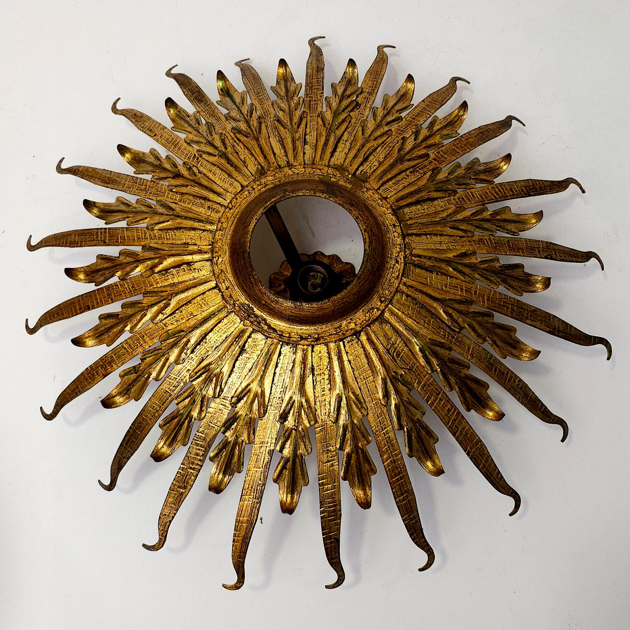 SUN CEILING IN GOLD METAL.