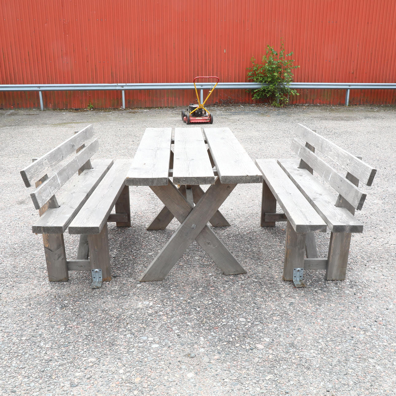 PÖYTÄ- ja PUUTARHASOHVAT, 3 kpl, puu.