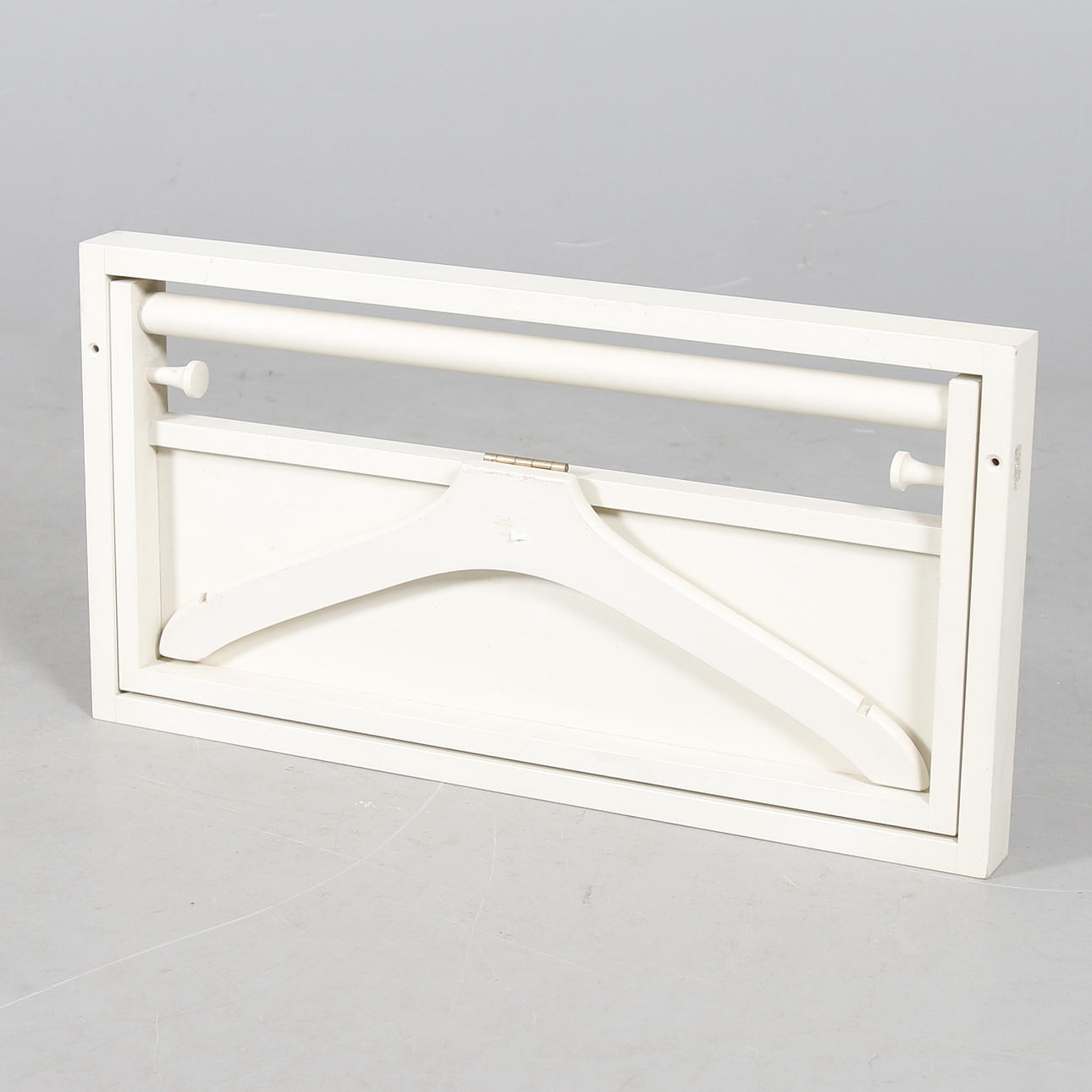 HERRBETJÄNT, trä, väggmodell, sannolikt Per Granebo AB, 1900-talets andra hälft.