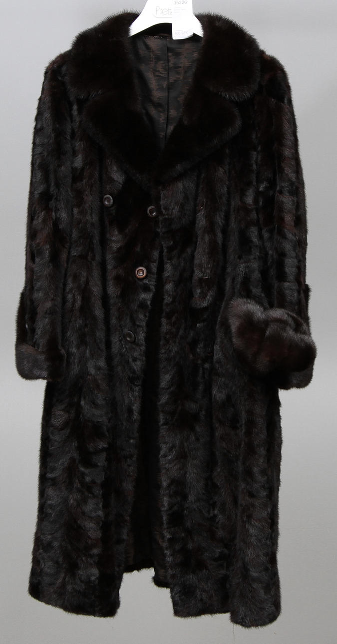 DAMPÄLS MINKBIT samt mössor.