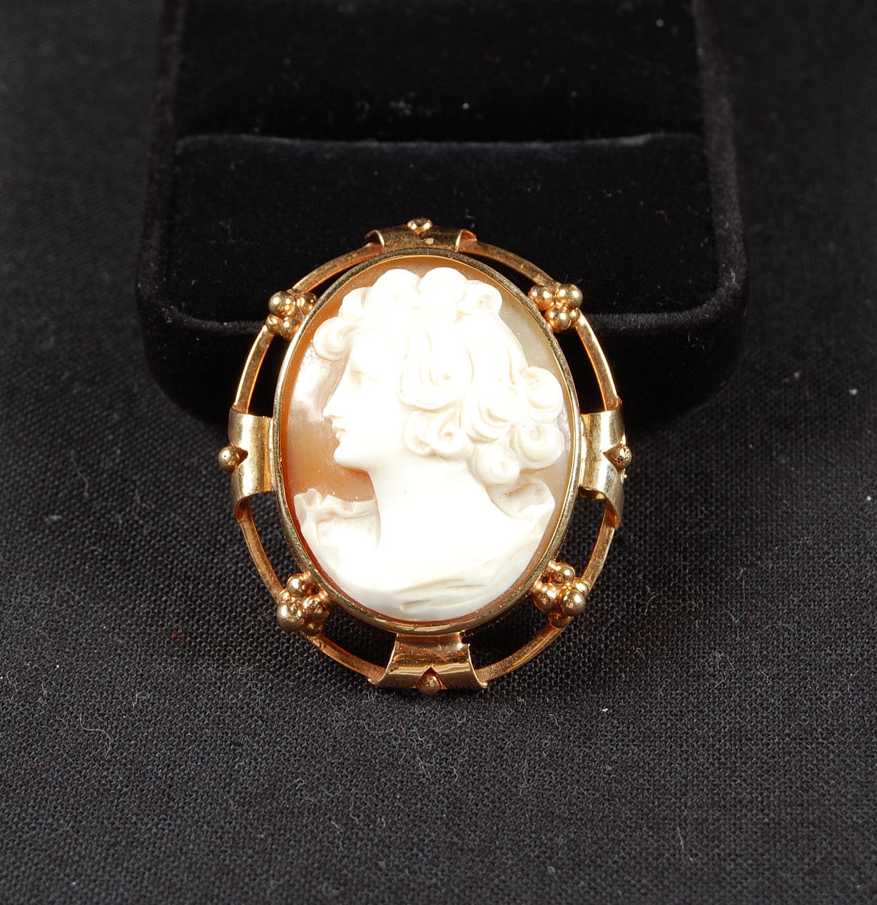 CAMÉ,18 K guld vikt 11 g, 2 st hänge förgyllt silver.