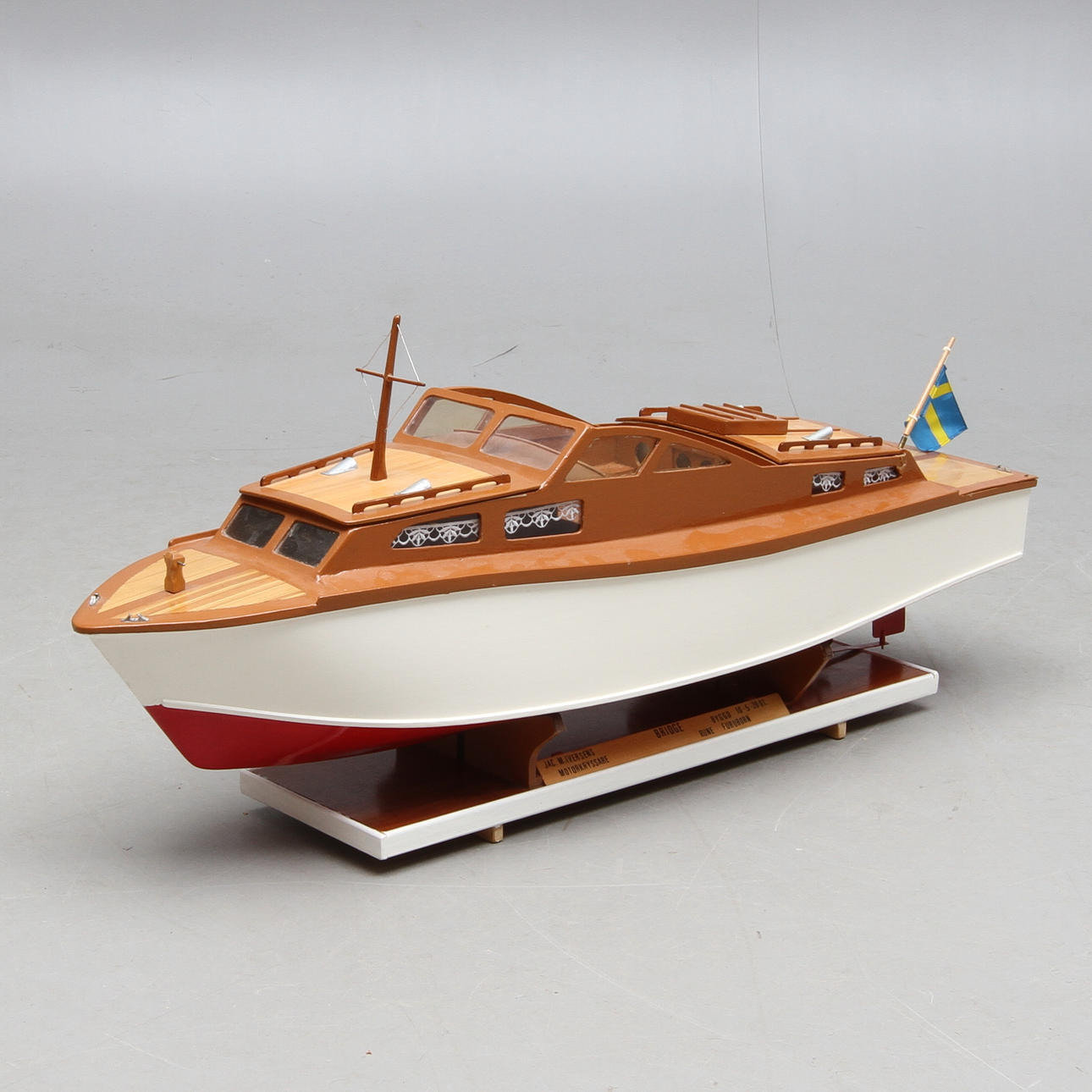 BÅTMODELL, "Bridge", radiostyrd, 2000-tal.