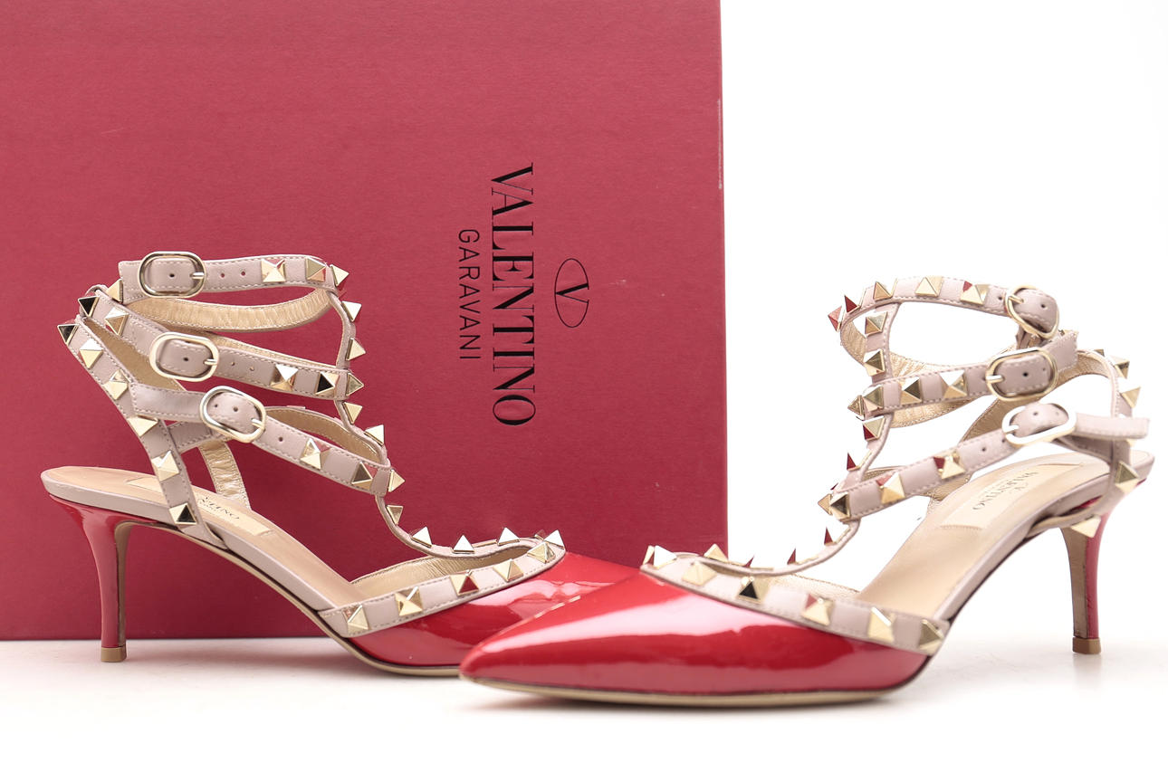 VALENTINO. Zapatos "Rockstud".