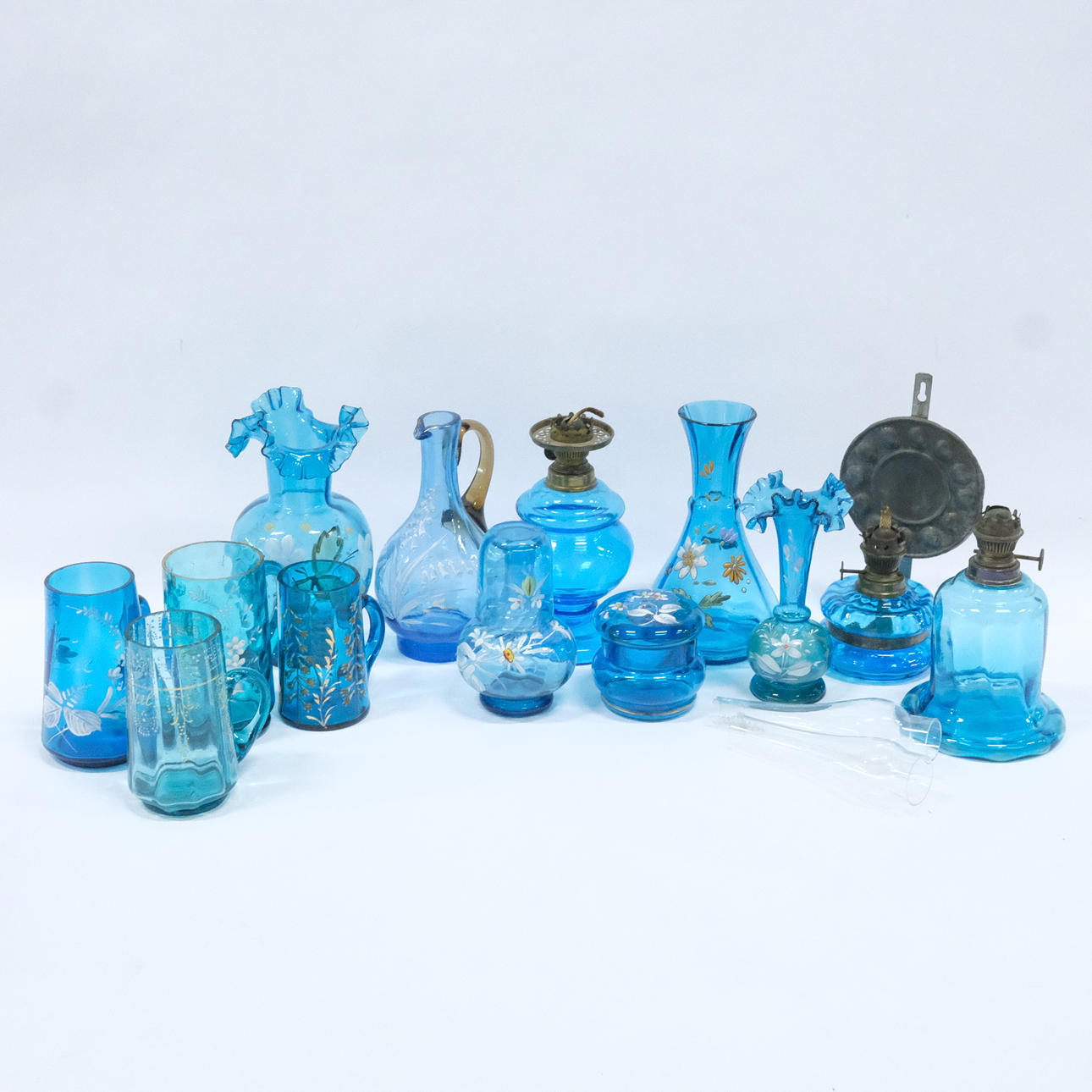 OBJETOS DE CRISTAL AZUL, 13 PIEZAS.