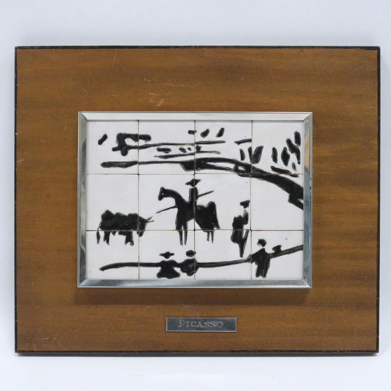 WALL PLATE WITH PICASSO MOTIF.
