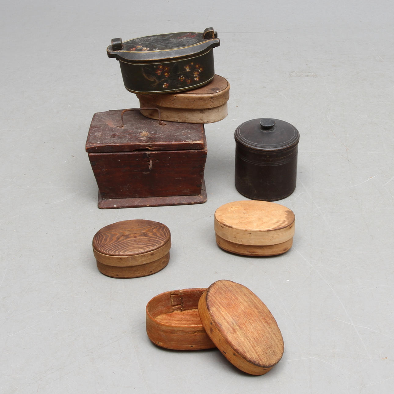 SKRIN samt DOSOR, 7 st, trä, allmoge, 1800/1900-tal.