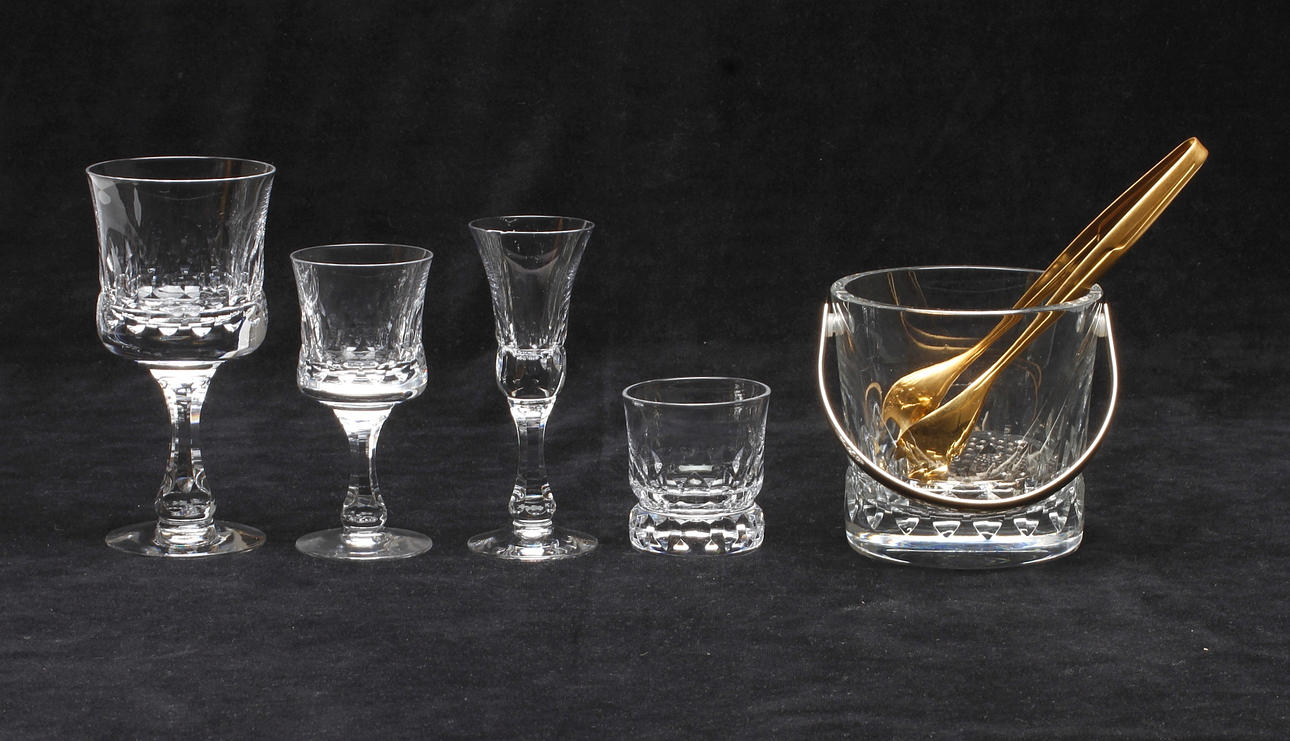 GLASSERVISDELAR, 45 delar, "Prince", Göran Wärff, Kosta Boda.