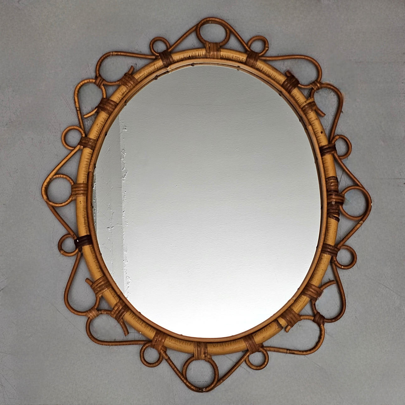 SPEGEL I BAMBU OCH TRÄ. MITTEN AV 1900-TALET.