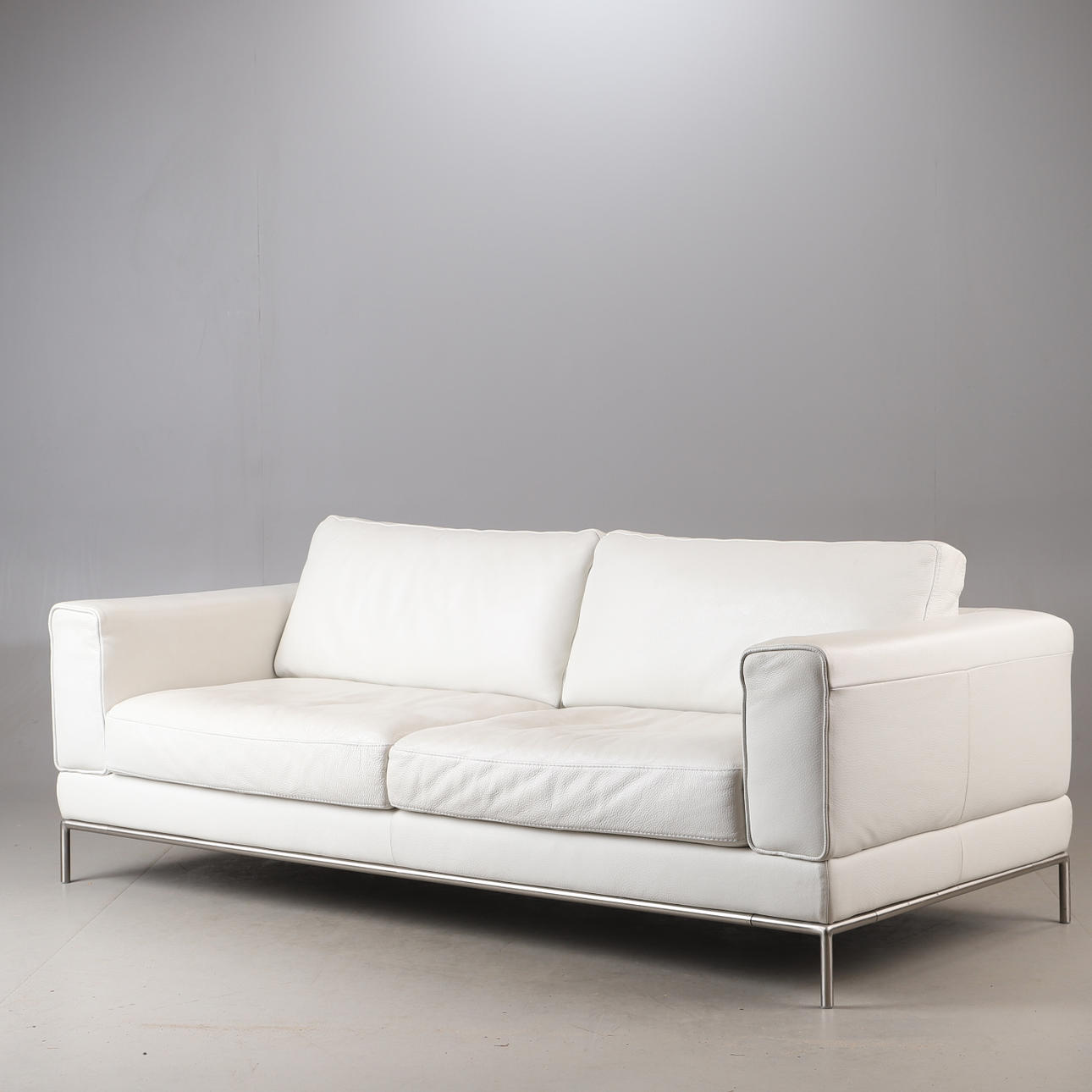 SOHVA, ”Arild”, valkoinen nahka, IKEA.