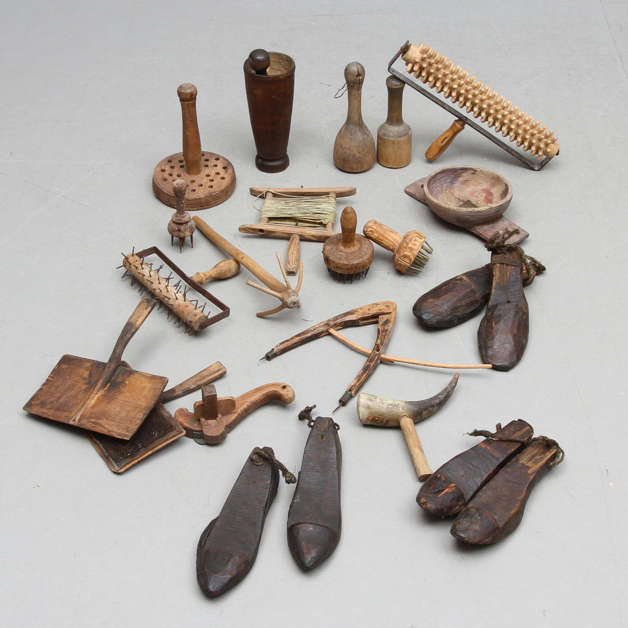 PARTI ALLMOGE, trä och metall, 1800/1900-tal.