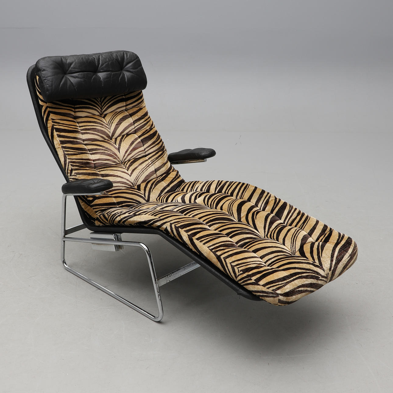 SAM LARSSON. Lænestol, „Fenix“, DUX.