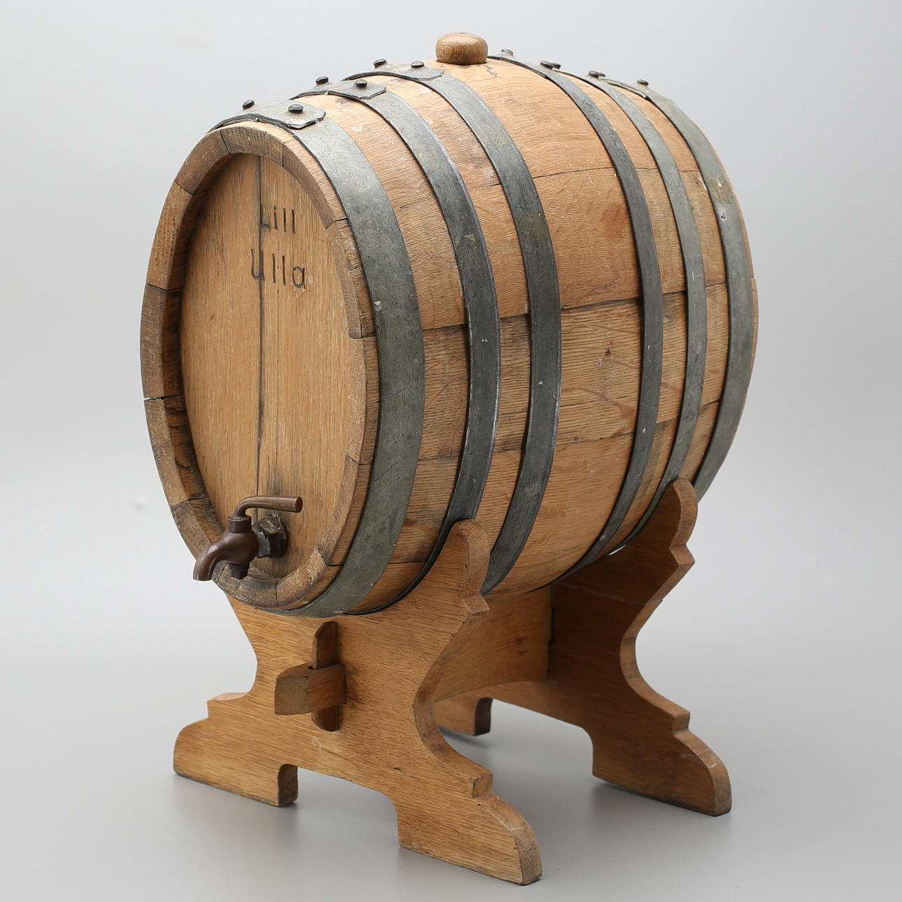 BRÄNNVINSTUNNA, ek, på ställning, 1800-tal.