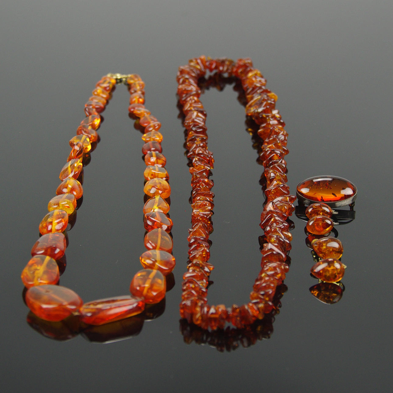 COLLIERER, BROSCH SAMT ÖRHÄNGEN, bärnsten.