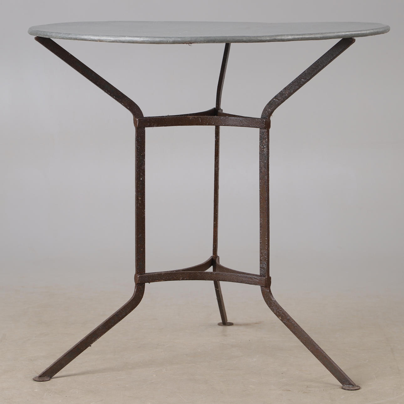 PUINEN PUUTARHAPÖYTÄ, metalli.