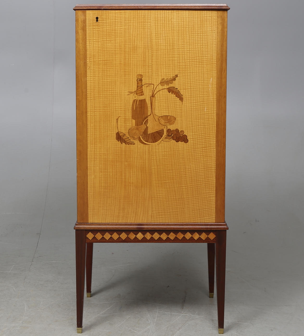 SKÅP, troligen Mjölby intarsia, 1950-tal.