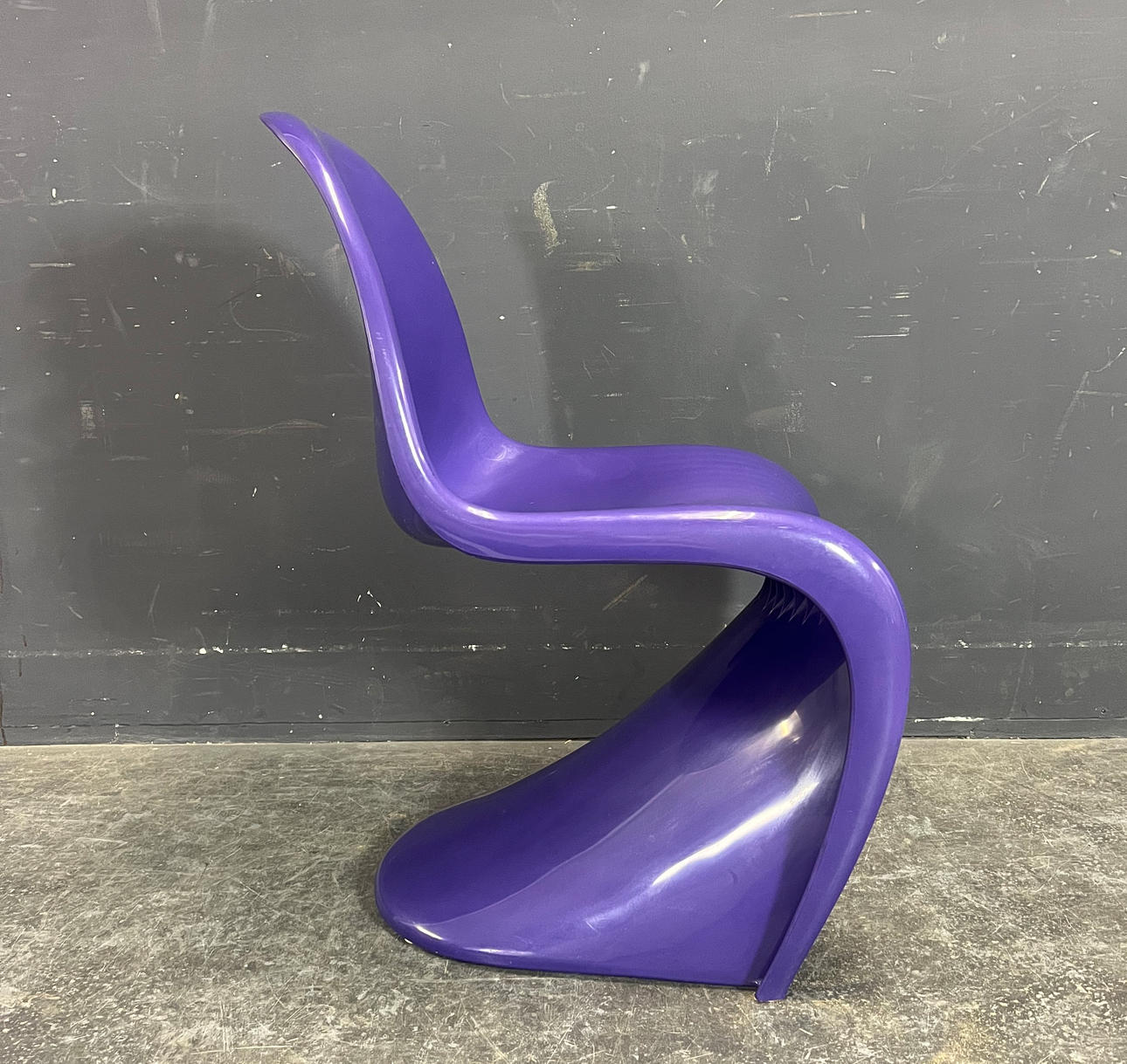 VERNER PANTON. PANTON CHAIR BROKEN.