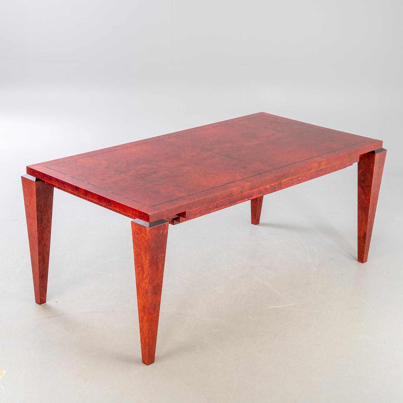 Stort skrivbord, gjort.