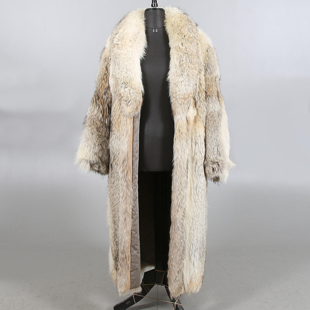 PÄLSKAPPA, Prärievarg / Coyote, Lindfors Päls. Strl 40/42.