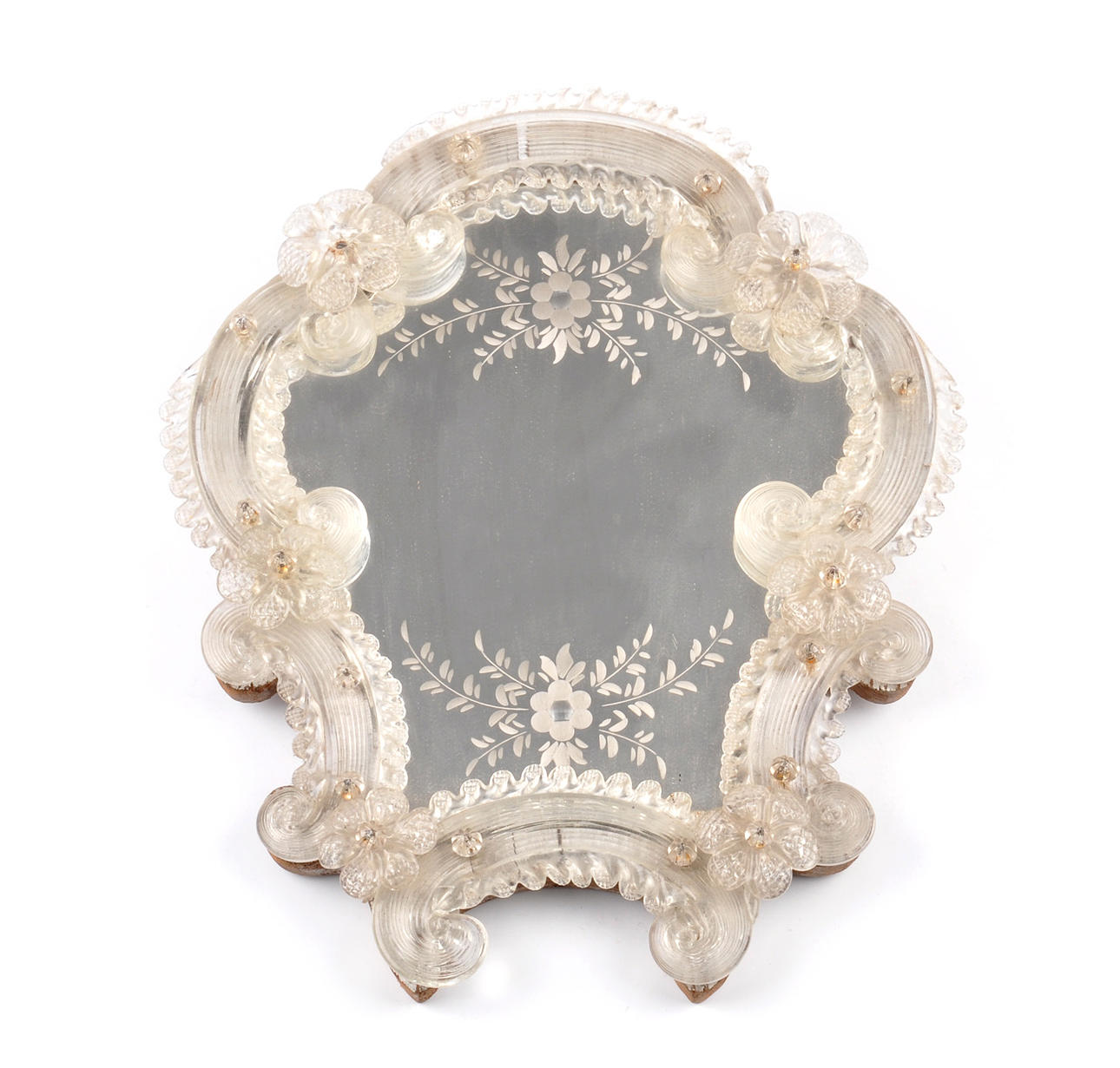 MURANO. Liten väggspegel, blommig etsning dekor & skulpturala blommor.