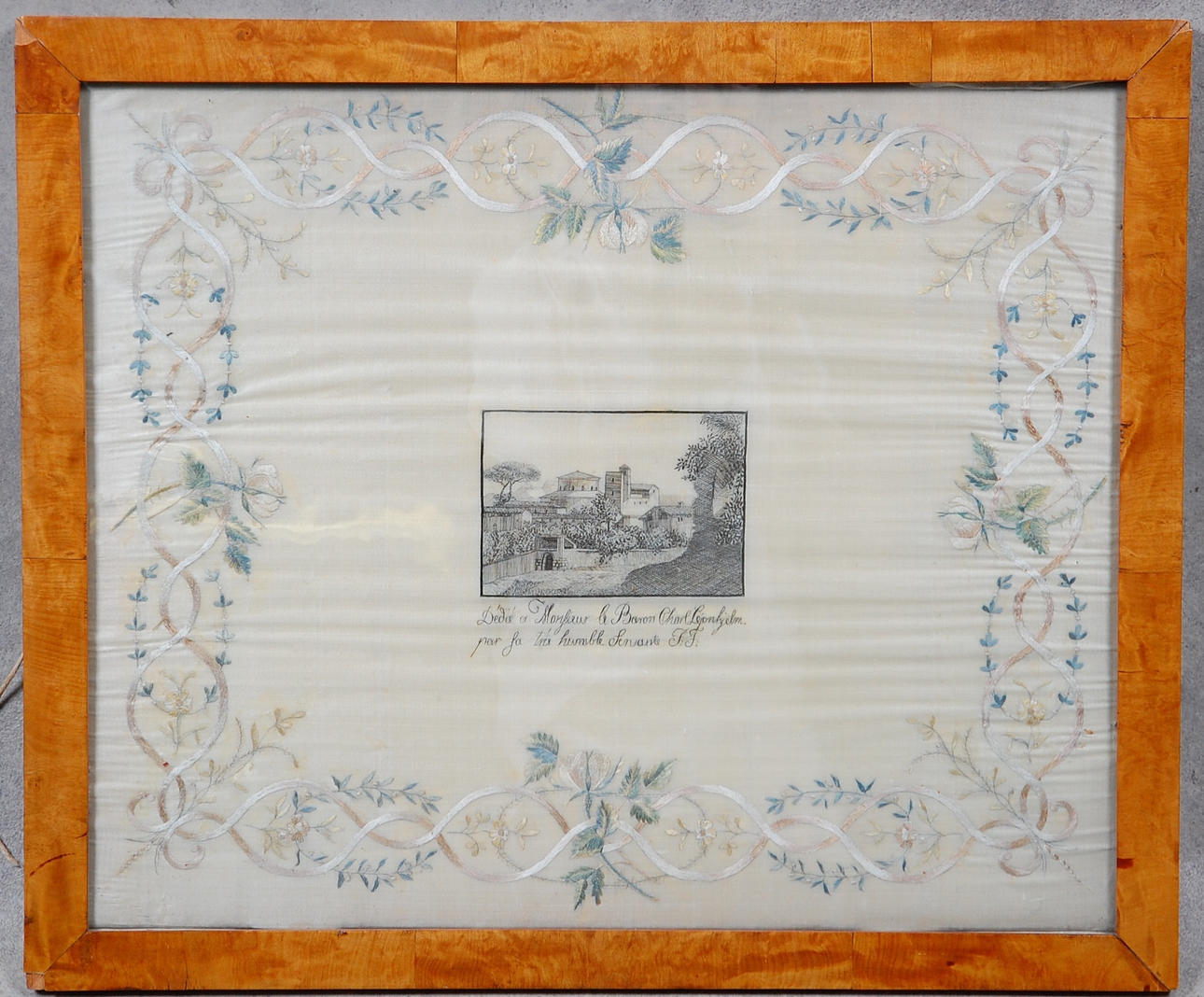 SIDENBRODERI MED MÅLNING, tillägnad Baron Carl Lejonhjelm från F.F 1800-talets början.