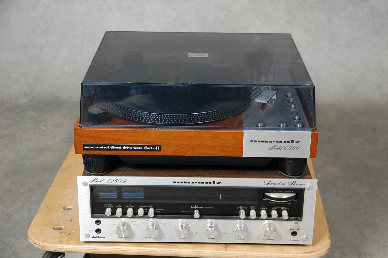 MUSIKANLÄGGNING, 2 delar Marantz.