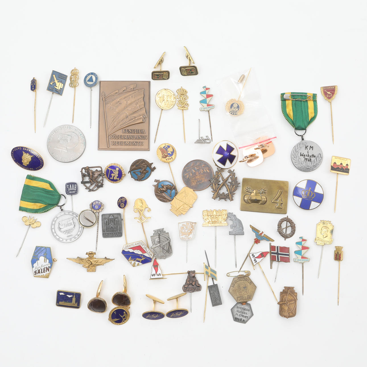 MEDALS, PINS, BADGES, LOT.