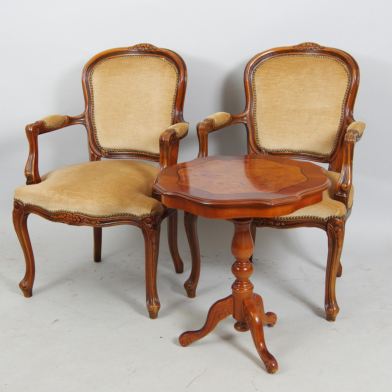 KARMSTOLAR SAMT PELARBORD, mahogny, rokokostil, 1900-tal.