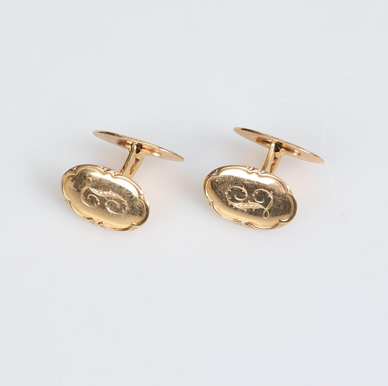 MANSCHETTENKNÖPFE, 18 K Gold, K&EC.