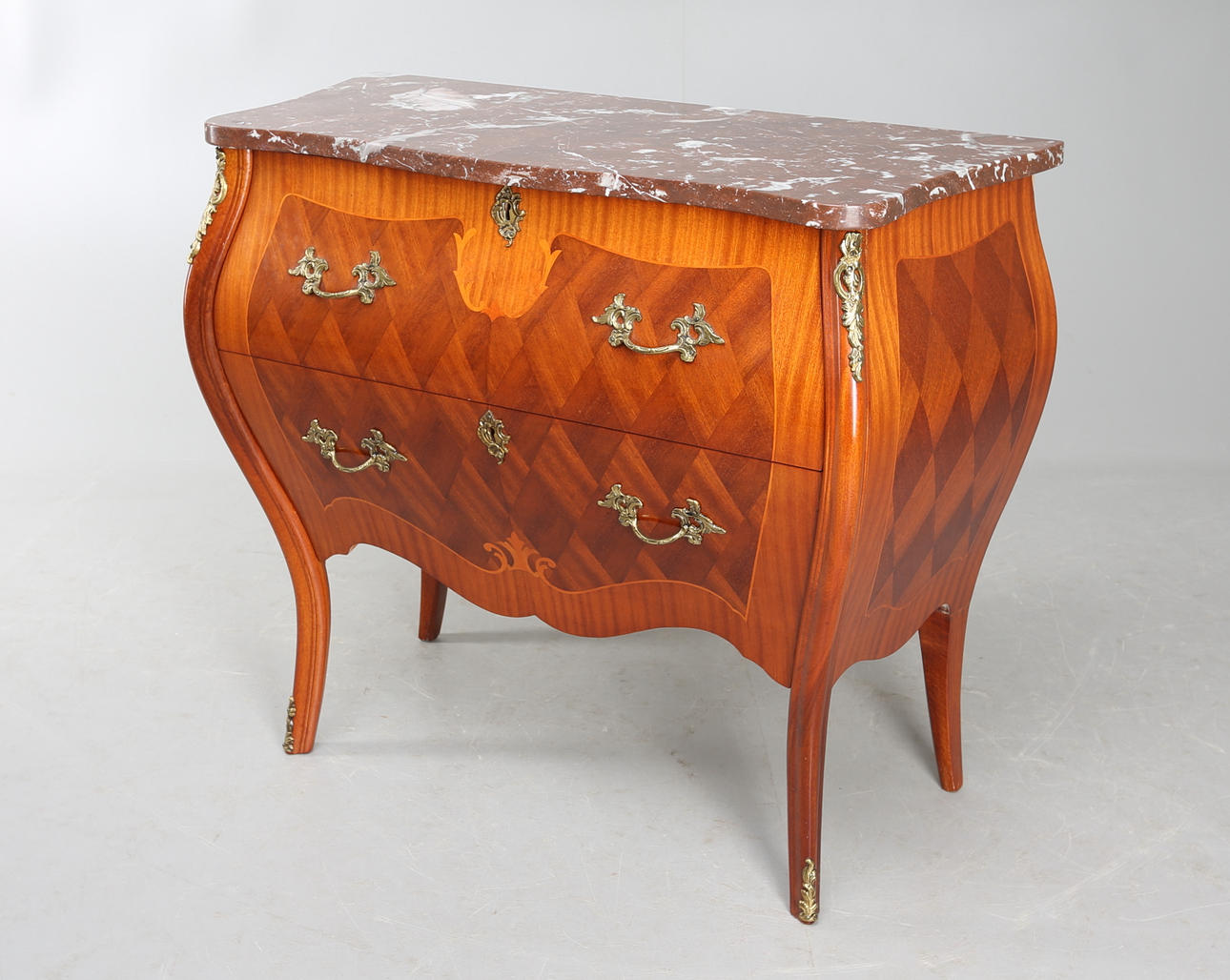 BYRÅ, rokokostil, 1900-tal.