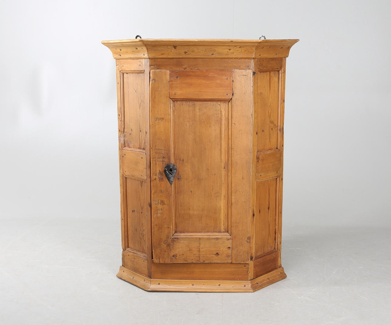 HÖRNSKÅP,1700-tal.