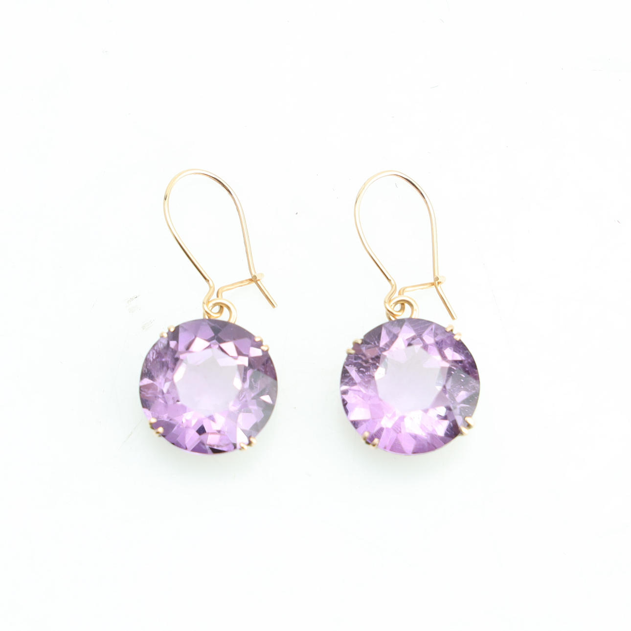 EARRINGS, 1 pair, 18K gold & amethysts.