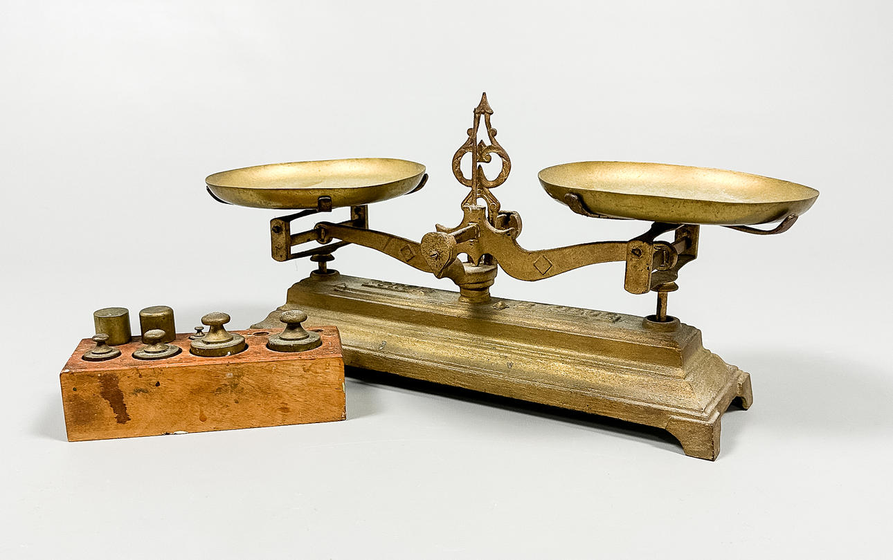 BALANSVÅG & VIKTER, mässing, gjutjärn, Force, 1900-tal.