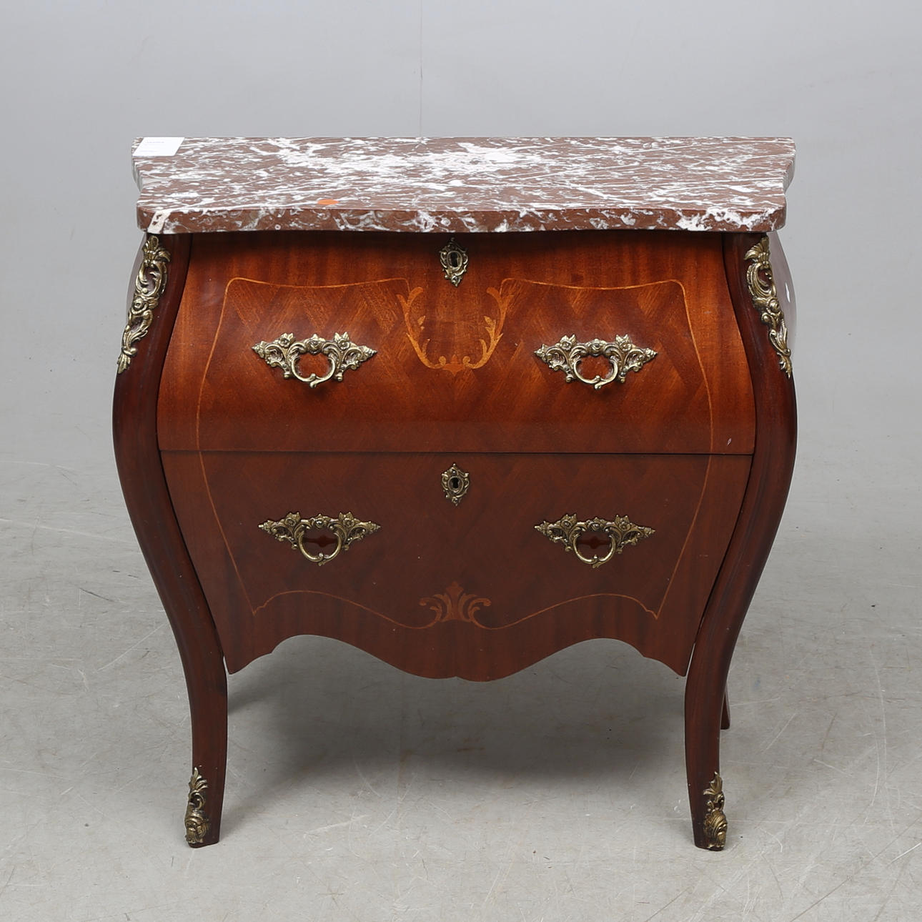 BYRÅ, rokokostil, 1900-tal.