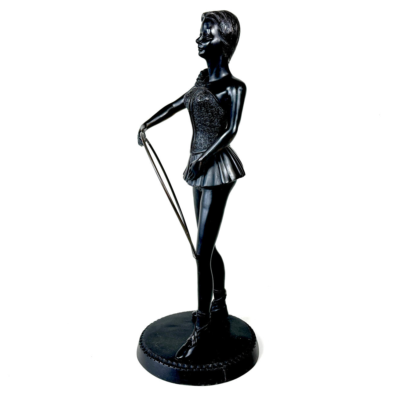 FIGURA DE BRONCE DE NIÑA CON ARO.