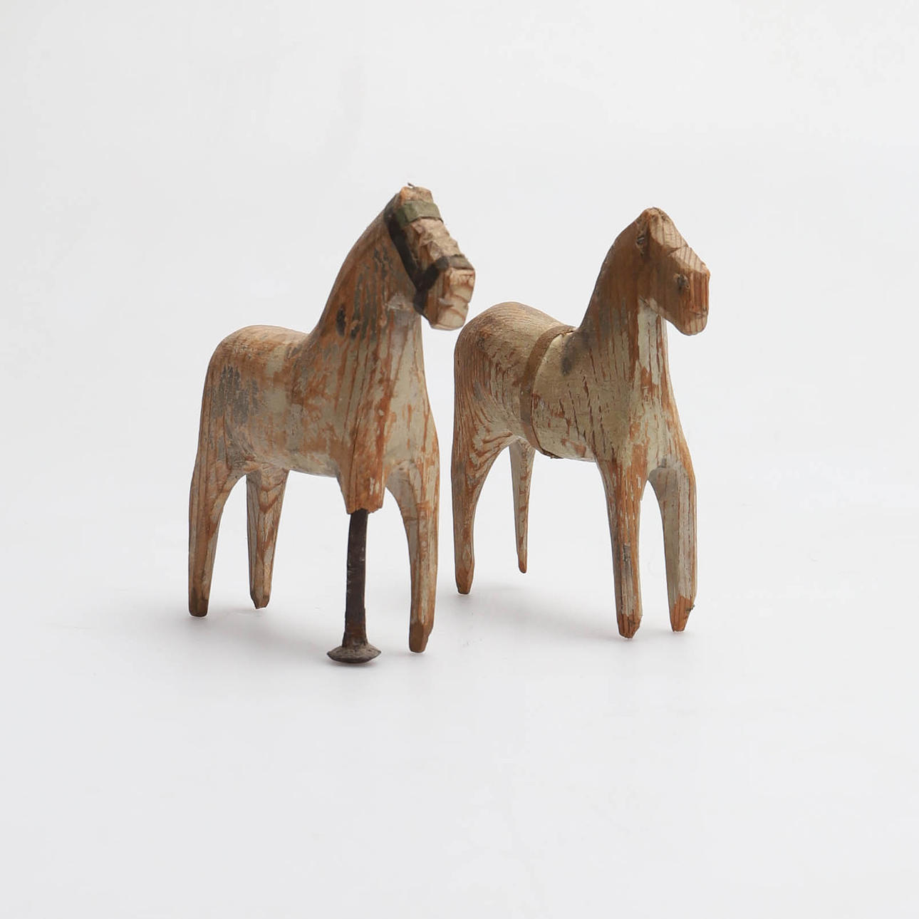 FIGURER, 2 stk., heste, træ.