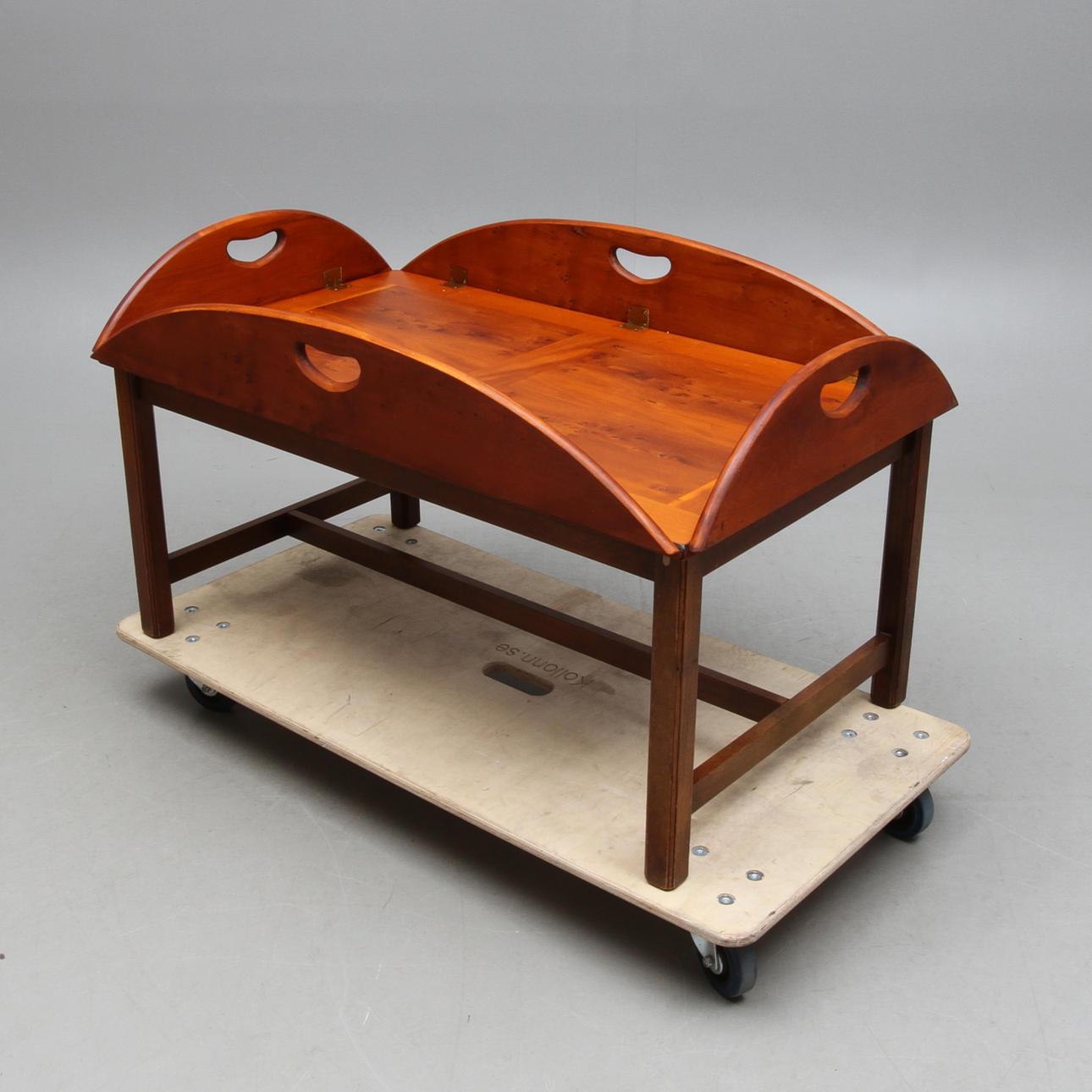 BUTLERSTRAY, engelsk stil, 1900-tal.