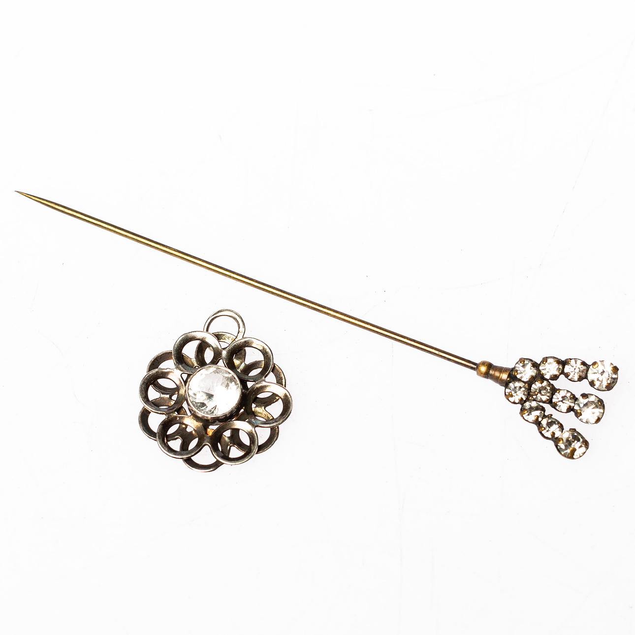 PENDANT/HAT NEEDLE, inter alia Finland, silver.